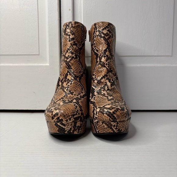 STEVE MADDEN Grate Platform Bootie Size 8 - Picture 3 of 13